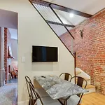 Idyllic Pittsburgh Row House, 3 Mi To Downtown!