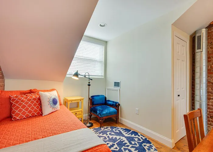 Idyllic Pittsburgh Row House, 3 Mi To Downtown!